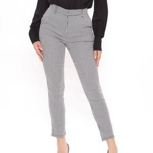 NWOT Fashion Nova “Love To Watch You Leave” Houndstooth Skinny Pants